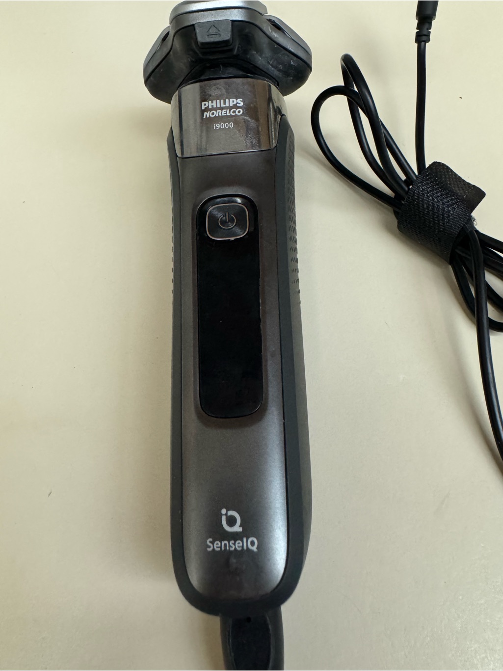 Philips Norelco I9000 Senseiq Electric Shaver In Black And Silver